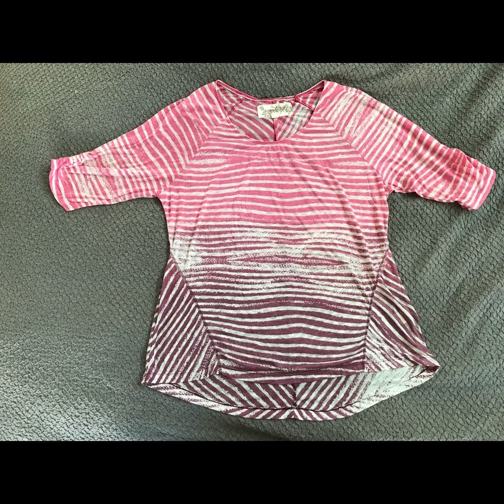 Aventura summer tee in EUC